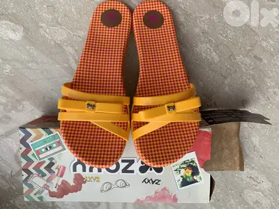 SAXY Brazil slip ons