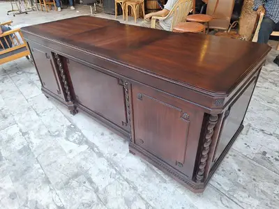 مكتب فرنسي رائع جدا خشب جوز مسيف صافي مميز انتيك قديم فخم جدا