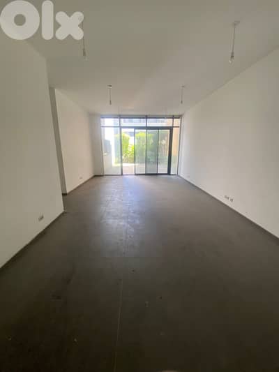 A 90 m2 office +Terrace for rent in Hamra - مكتب للإيجار في الحمرا
