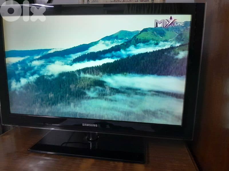 samsung 32 LCD HDMI like new 1