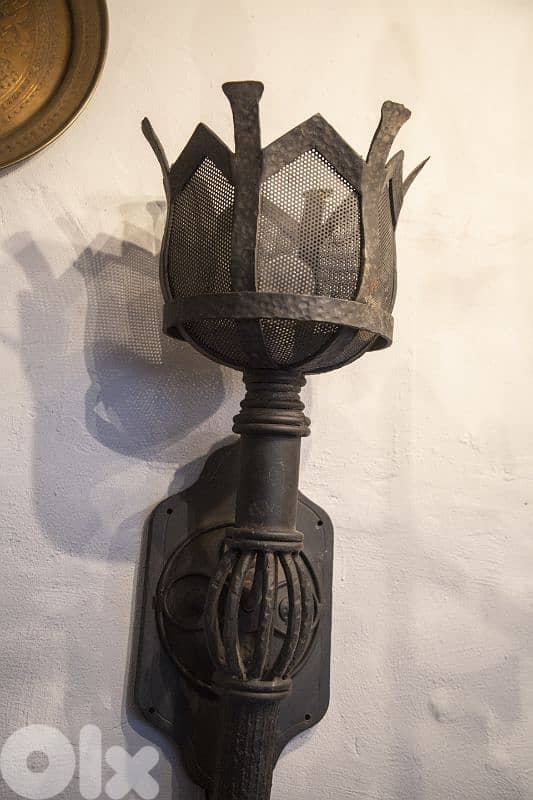2 large size wall lights 4