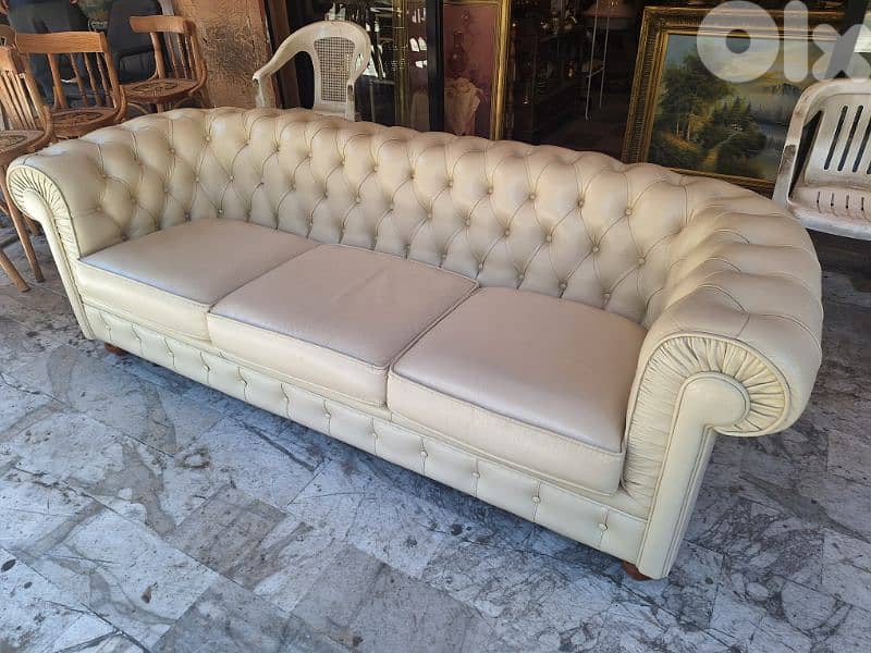 salon chesterfield original England amazing white color 2