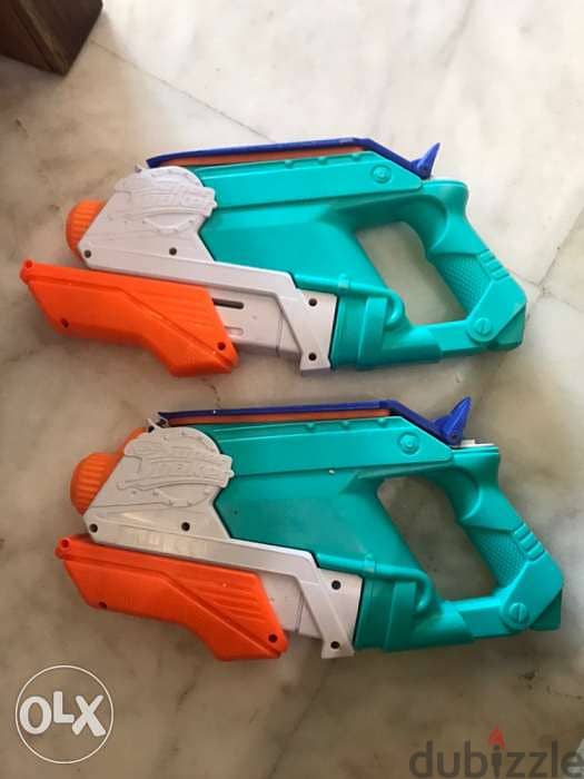 2 Nerfs water guns super soaker 1