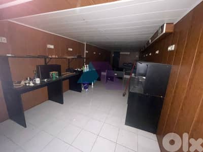 A 100 m2 store for sale in Zalka - محل تجاري للبيع في الزلقا