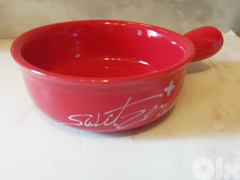 Bright red glazed Switserland caquelon clay 2 liter capacity for 2-4 p 0