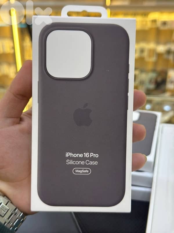Silicone Case magsafe Iphone 16 pro stone gray 0