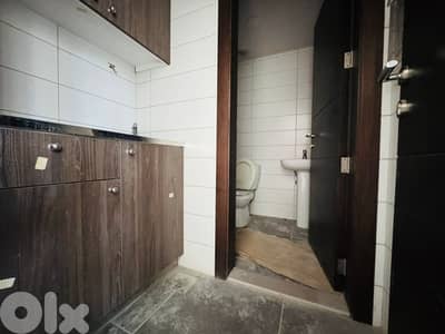 RAO26-4947 Office 70m2 for rent in Sin l Fil, $ 750 cash
