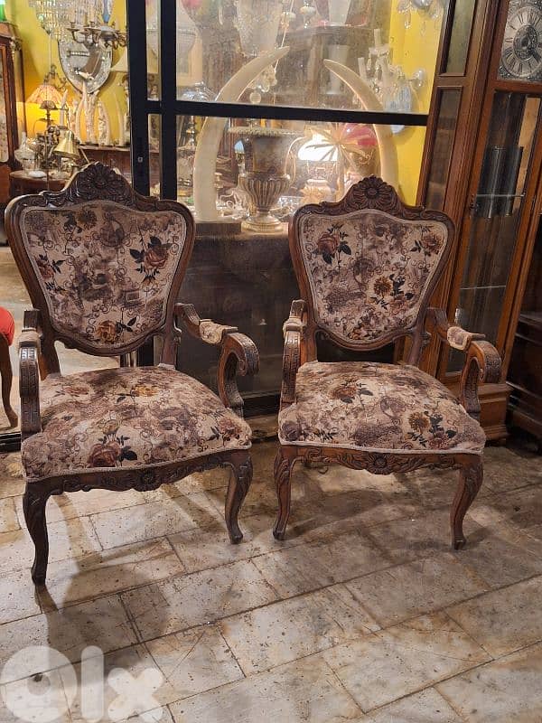 antique pair of wooden bergers 0