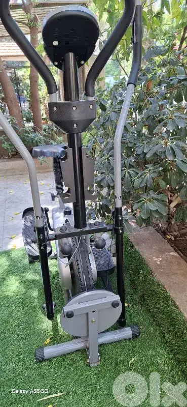 Elliptical cross trainer