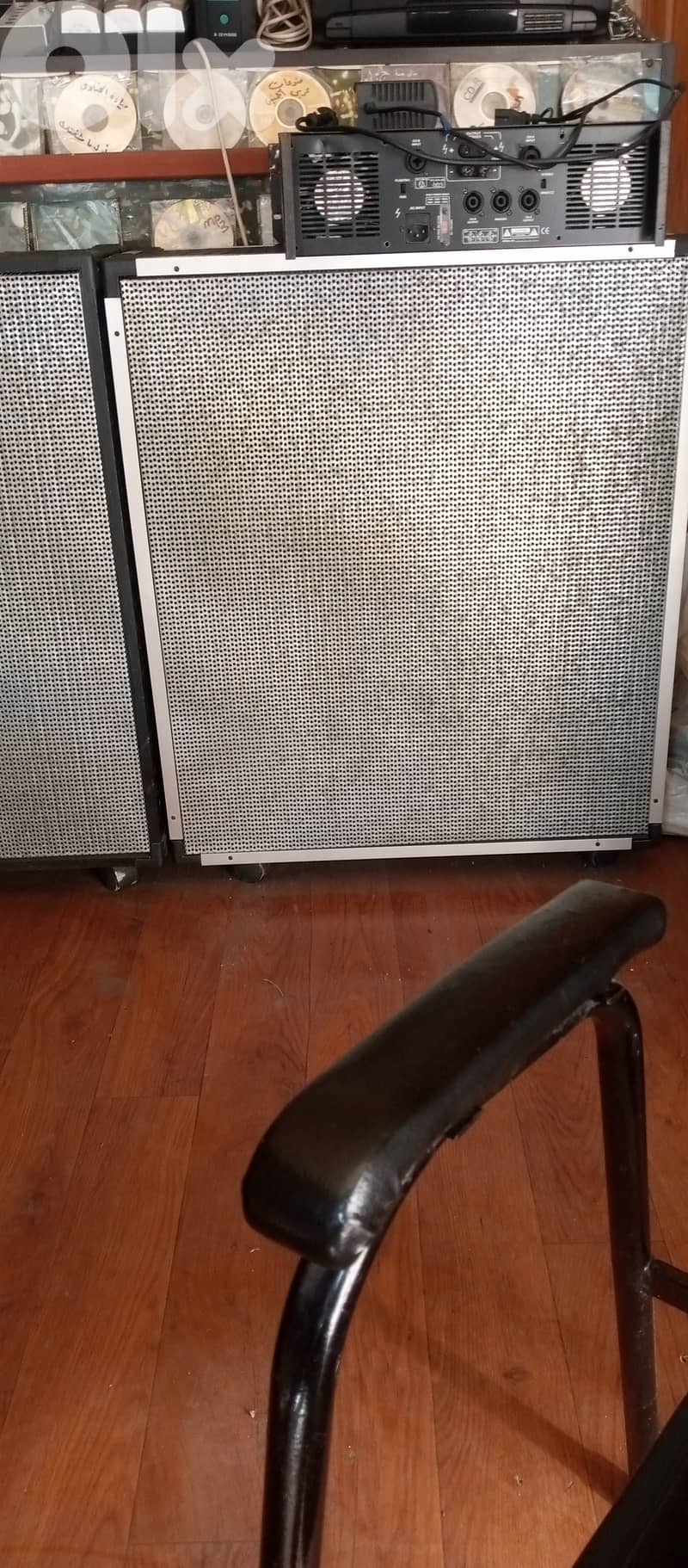 2 speakers x4 cabinate speakers 1