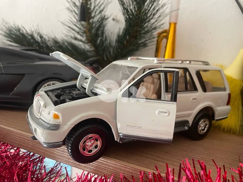 diecast cars 2 hummer porshe cayenne jeep all 10$ 1