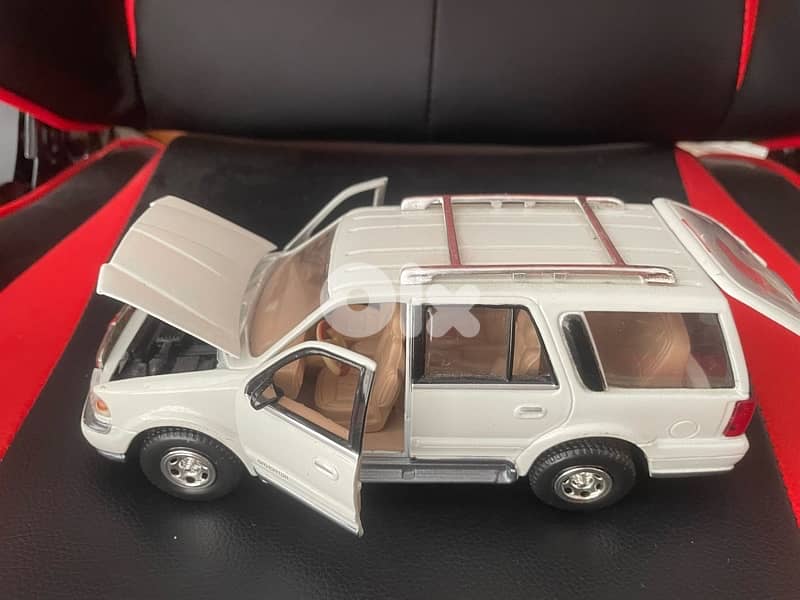diecast cars 2 hummer porshe cayenne jeep all 10$ 3