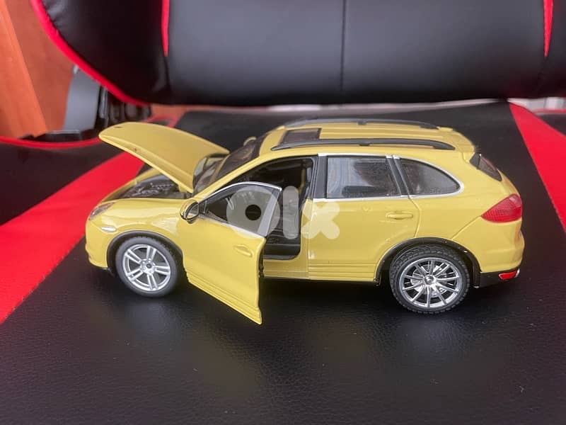 diecast cars 2 hummer porshe cayenne jeep all 10$ 4