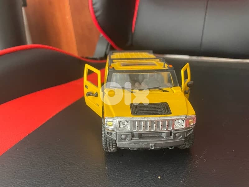 diecast cars 2 hummer porshe cayenne jeep all 10$ 8