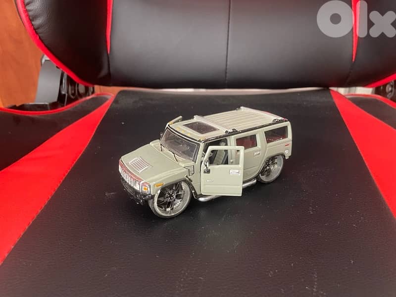 diecast cars 2 hummer porshe cayenne jeep all 10$ 9