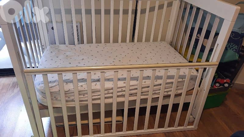baby bed + mattress 0
