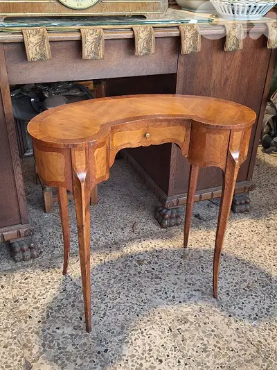 bean shaped table