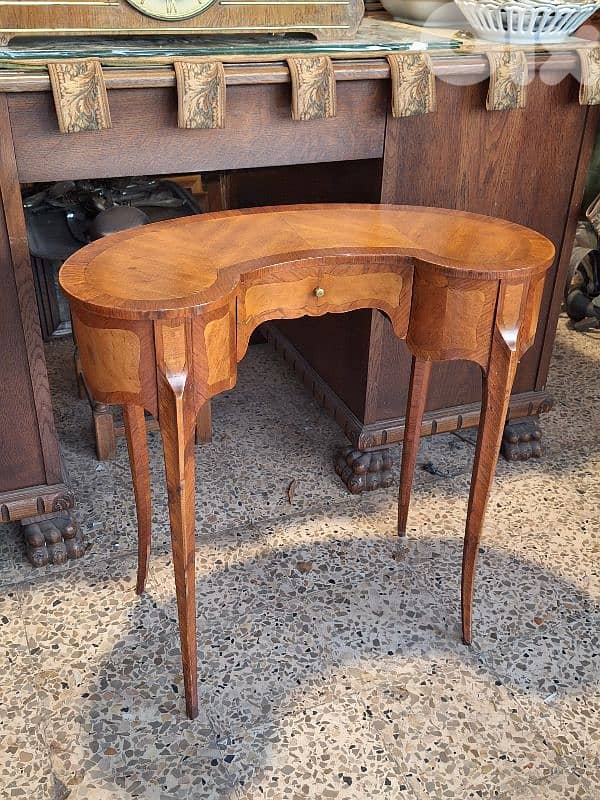 bean shaped table 0