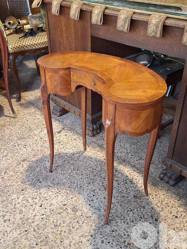 bean shaped table 1
