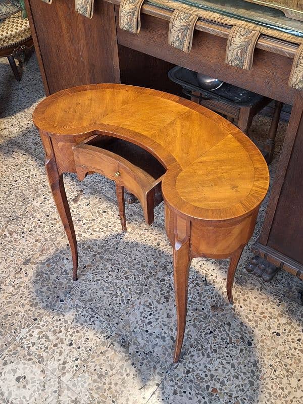 bean shaped table 2