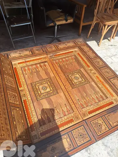 طاولة لعب شرقية مرصعة بالصدف انتيك  ورق وشطرنج وزهر