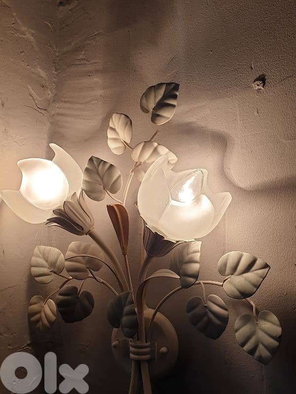 2 flower shaped ferfoje wall lights 0