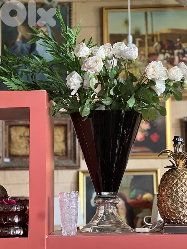 VG black vase 1