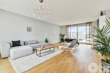 DOWNTOWN PRIME / SEA VIEW , HIGH FLOOR (360SQ) 3 MASTER BEDS  (BT-504)