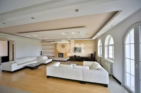 DOWNTOWN PRIME / SEA VIEW , HIGH FLOOR (390SQ) 3 MASTER BEDS (BT-728)