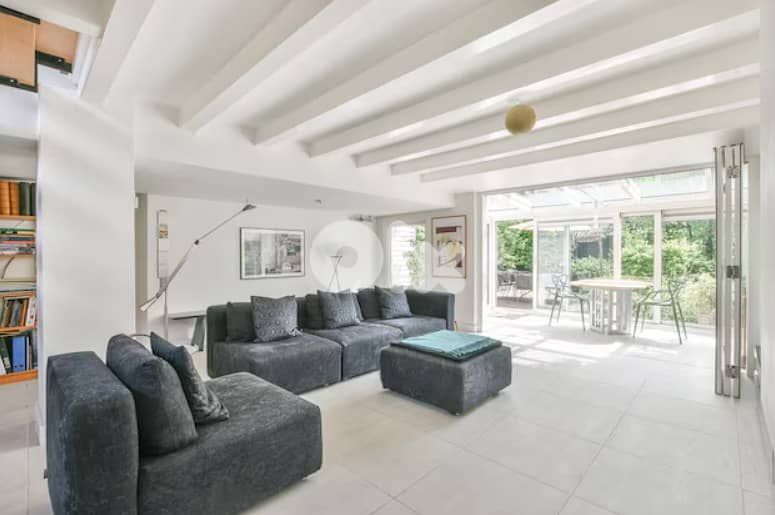 SPACIOUS APARTMENT IN DOWNTOWN PRIME (250SQ) 3 BEDROOMS , (BT-504) 0