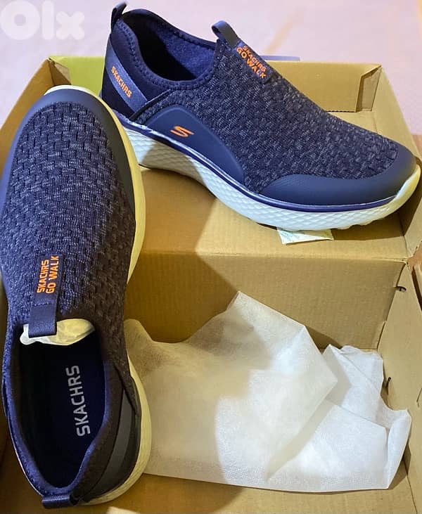 skachrs copy aa-size 43-china-35$-delivery 3$ 1
