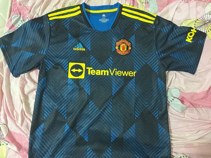 Manchester United ronaldo 2022 away adidas kit 1