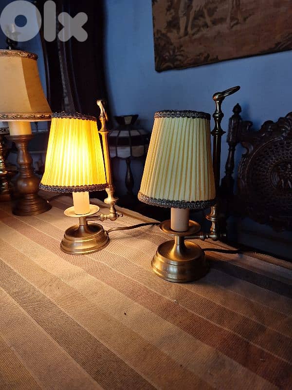 pair of small lamps 0