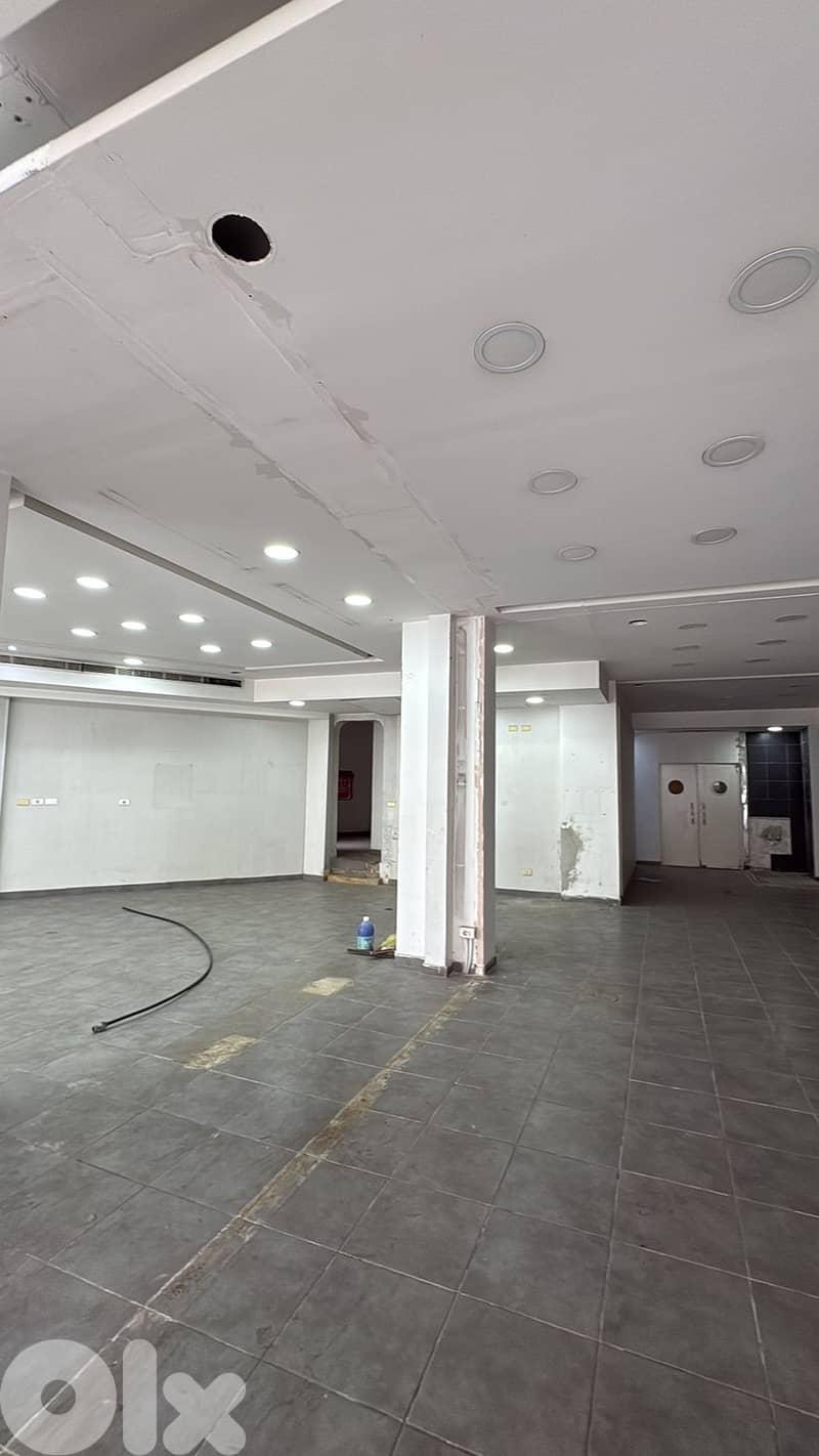 SHOWROOM FOR RENT IN MAR TAKLA PRIME 4 FACADES, (HAR-234) 0