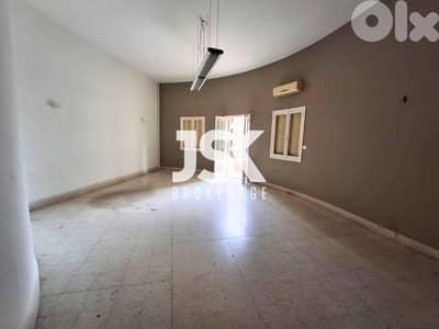 L18783-300 SQM Office For Sale In Achrafieh, Sioufi
