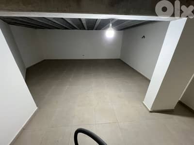 L18784-Duplex Shop For Rent On The Main Road In Adma
