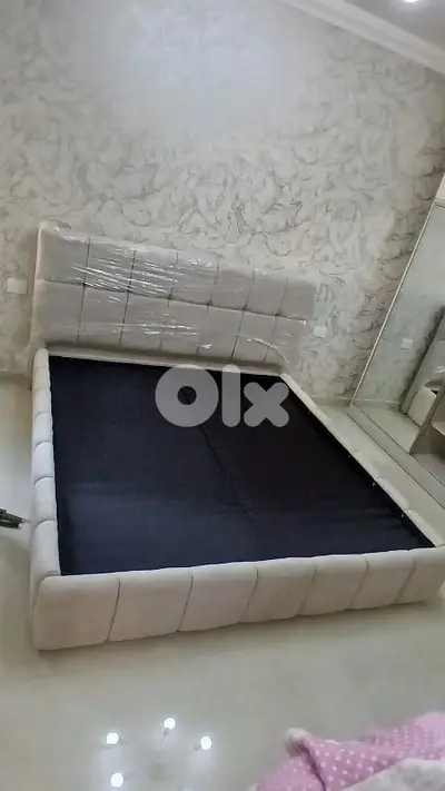 تخت منجد بالكامل مع بنك جديدة من المعمل (high quality)