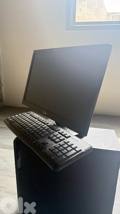 Lg monitor with logitech keyboard