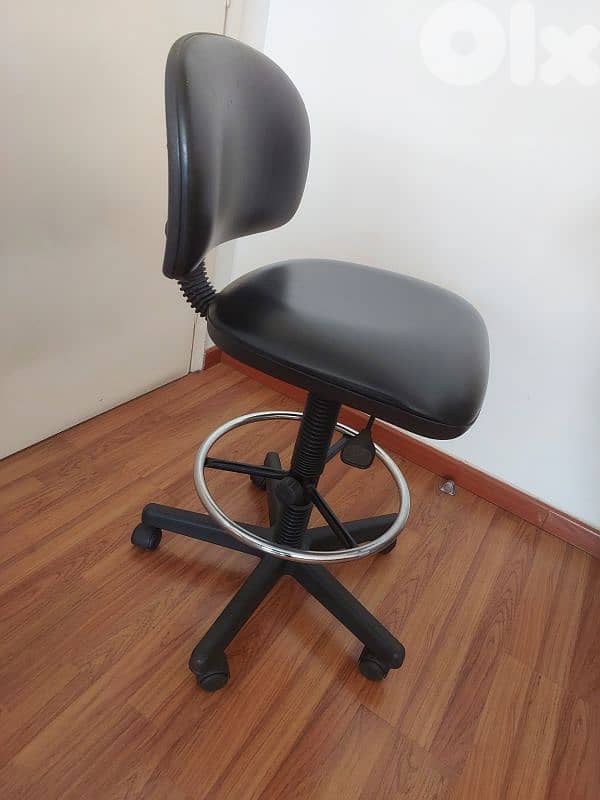 swivel chair 0