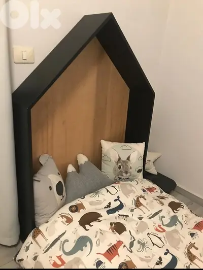 bed frame for kids room in excellent condition . 50$