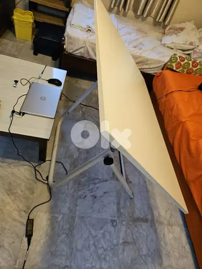 Drawing table - طاولة هندسة