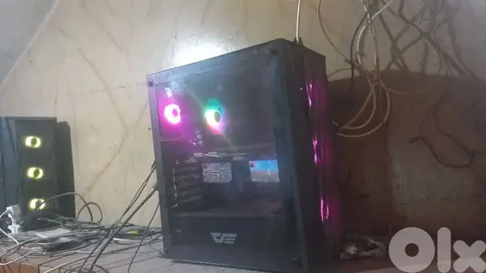 جهاز كمبيوتر بحالة جيدة