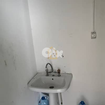 Shop for rent in bourj Hammoud RA22 محل تجاري للإيجار  في برج حمود