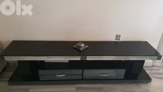 - دراسوار لون اسود - زجاجي جديد مع  ديكور فضّي