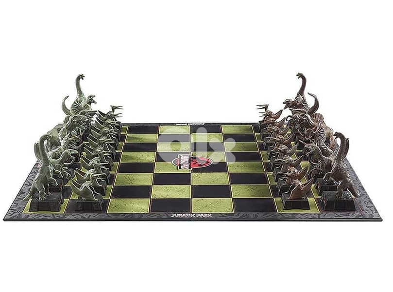 Jurassic Park Chess Set (limited editition) (real price is 60$) 2