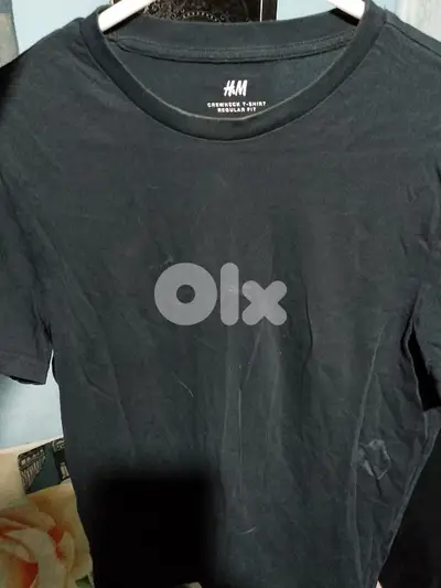 H&M black T-shirt.