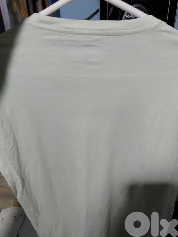 H&M white T-shirt. 1