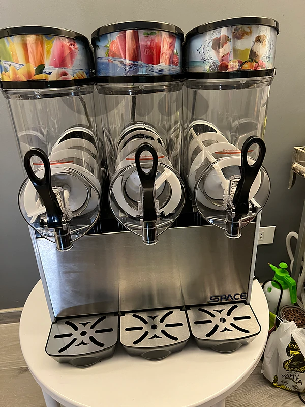 Slush Machine with 3 Bowls spaces