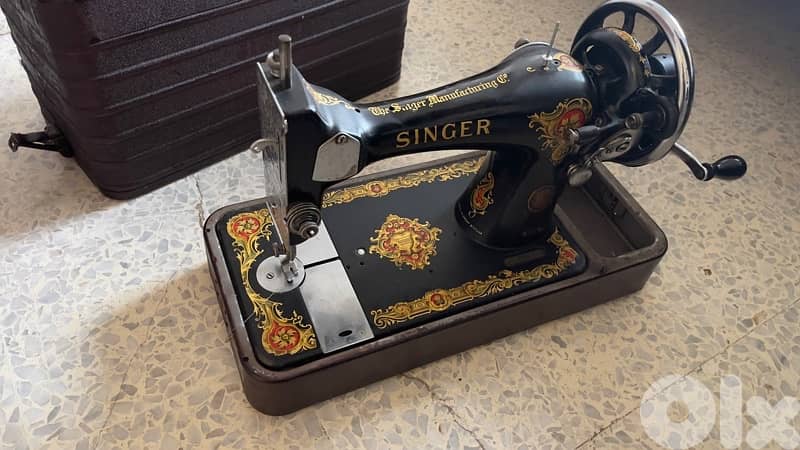 Antique 1956 SINGER Sewing Machine 0
