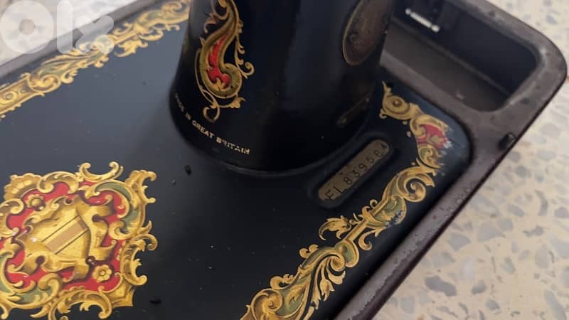 Antique 1956 SINGER Sewing Machine 2